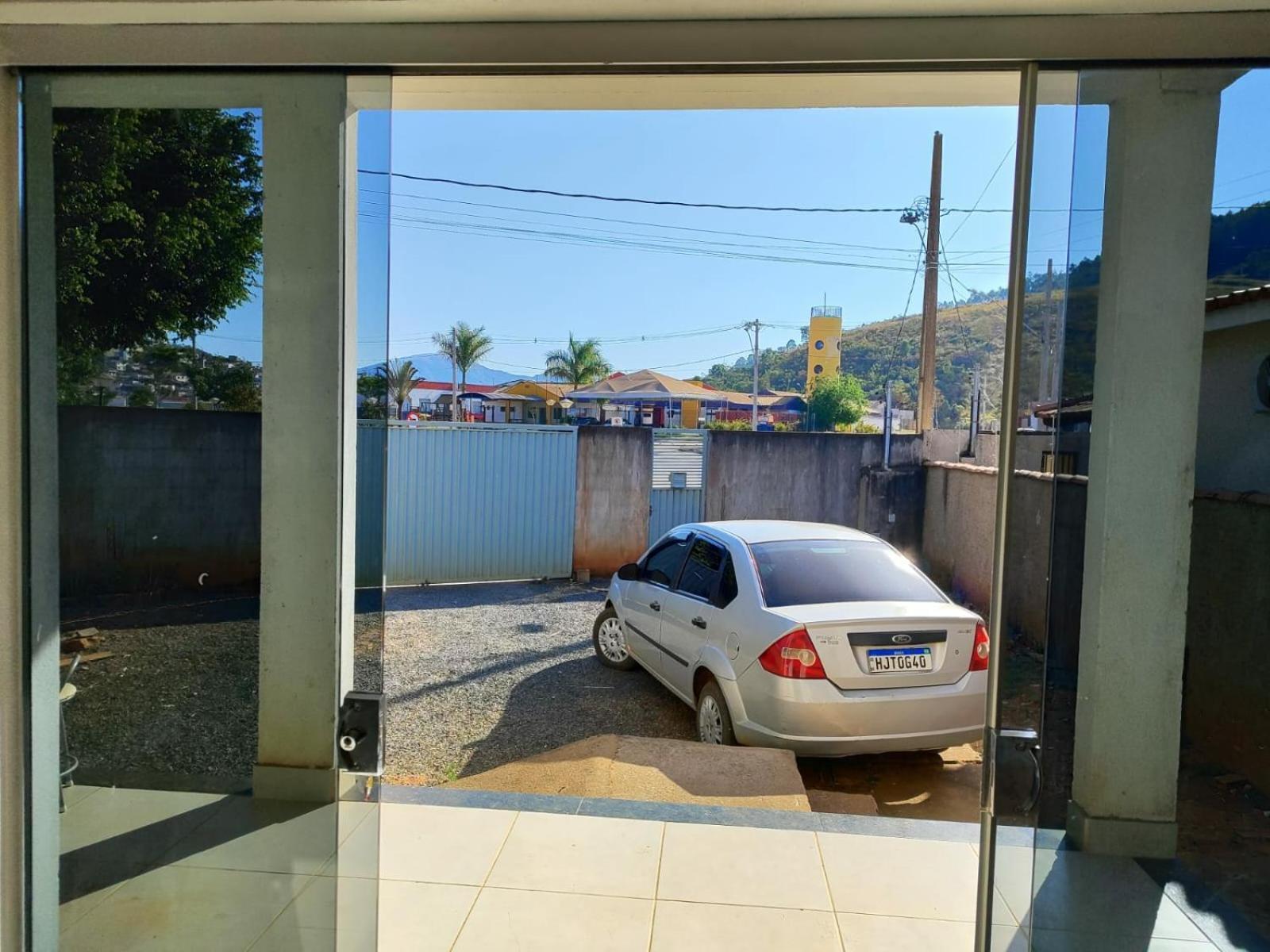 Casa Espacosa Em Frente A Pracinha Capitólio エクステリア 写真